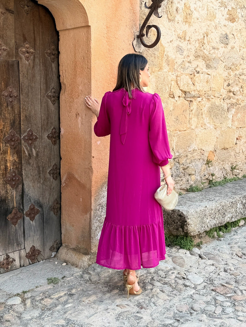Andrea | Vestido comprido de gaze com folho assimétrico em buganvília