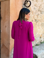 Andrea | Vestido comprido de gaze com folho assimétrico em buganvília