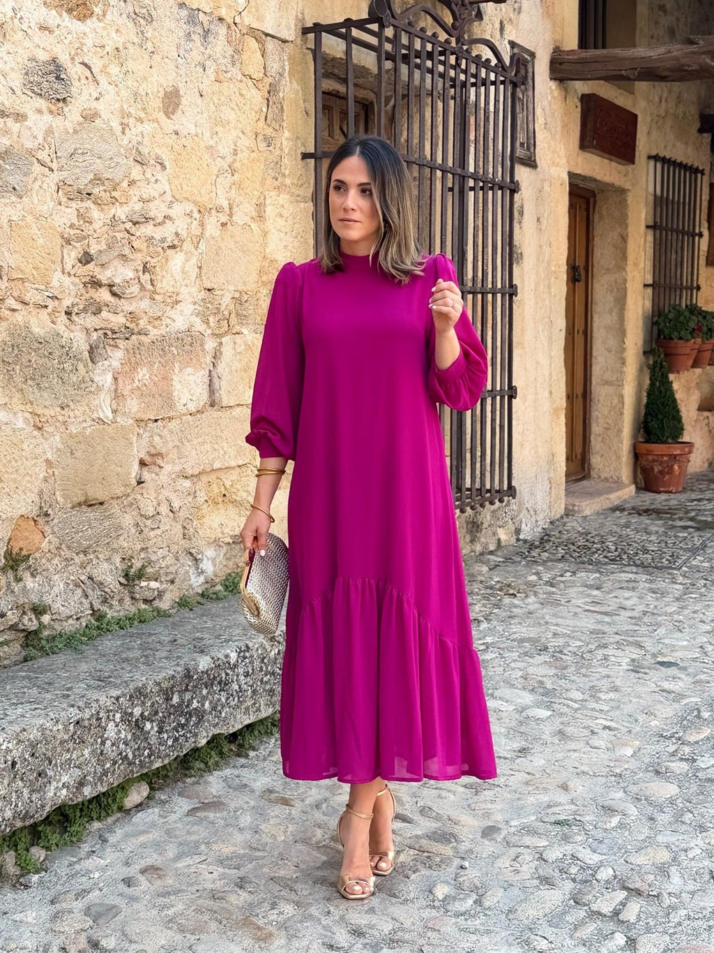 Andrea | Vestido comprido de gaze com folho assimétrico em buganvília