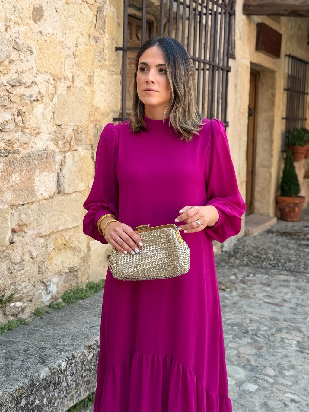 Andrea | Vestido comprido de gaze com folho assimétrico em buganvília