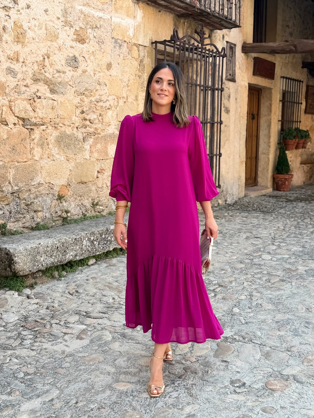 Andrea | Vestido comprido de gaze com folho assimétrico em buganvília