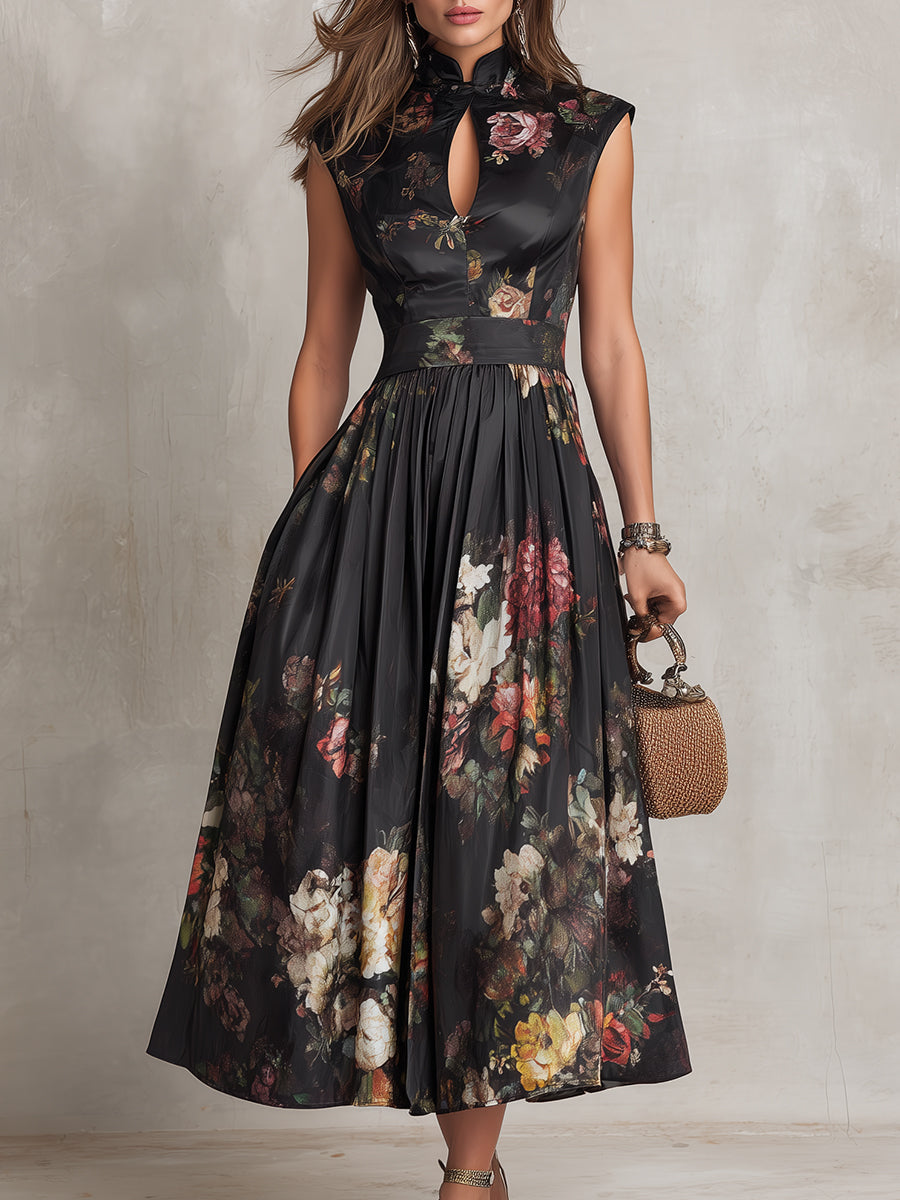 Vestido midi de cetim plissado preto com decote em forma de gota e estampado floral