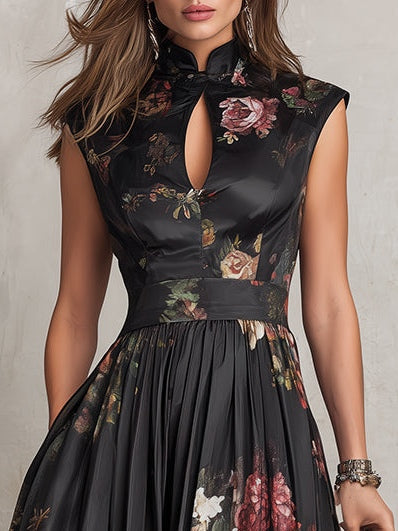Vestido midi de cetim plissado preto com decote em forma de gota e estampado floral