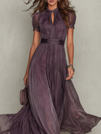 Flavia • Vestido comprido roxo com decote em forma de chave, de chiffon com debrum de renda