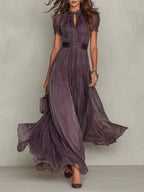 Flavia • Vestido comprido roxo com decote em forma de chave, de chiffon com debrum de renda