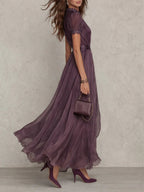 Flavia • Vestido comprido roxo com decote em forma de chave, de chiffon com debrum de renda