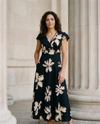 VITTORIA - Vestido estampado de escote en V con volantes para mujer